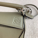 Ziva's Charm handbag – close-up view (12.5cm*18cm*8cm)