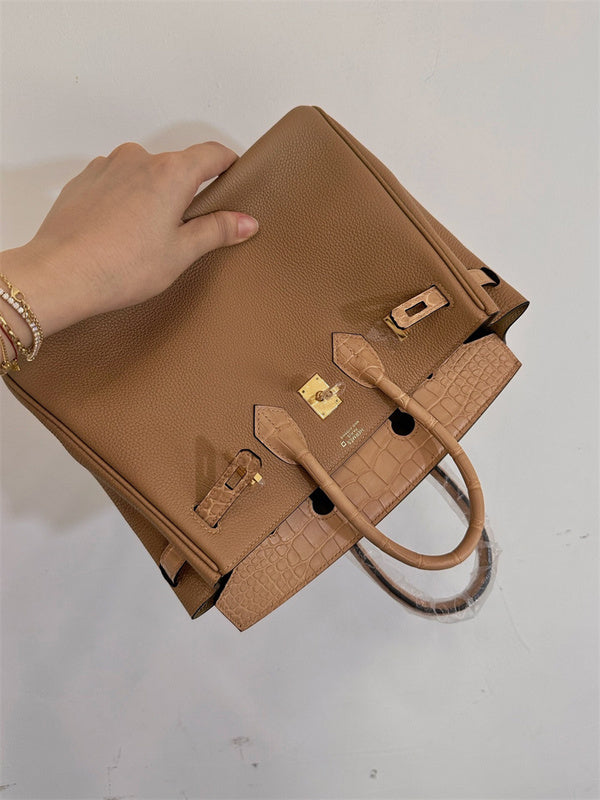  crossbody bag interior and compartment view