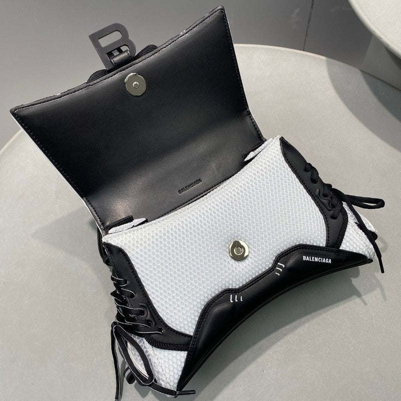 Zivas Charm Effortless Elegance Statement Handbag (Structured Everyday Essential) – Close-Up Detail
