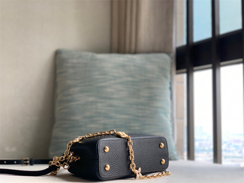  crossbody bag interior and compartment view 9
