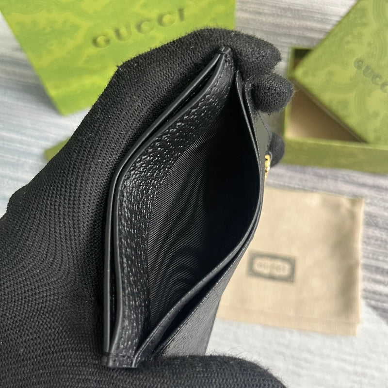 Close-up detail of structured everyday-luxe women's handbag – women's luxury accessory