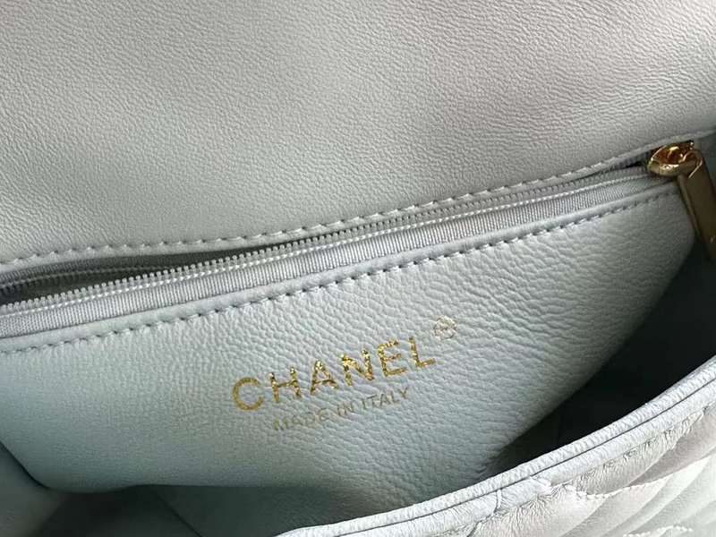 Zivas Charm Signature Style Luxury Handbag (Contemporary Shape Language) – Detail View