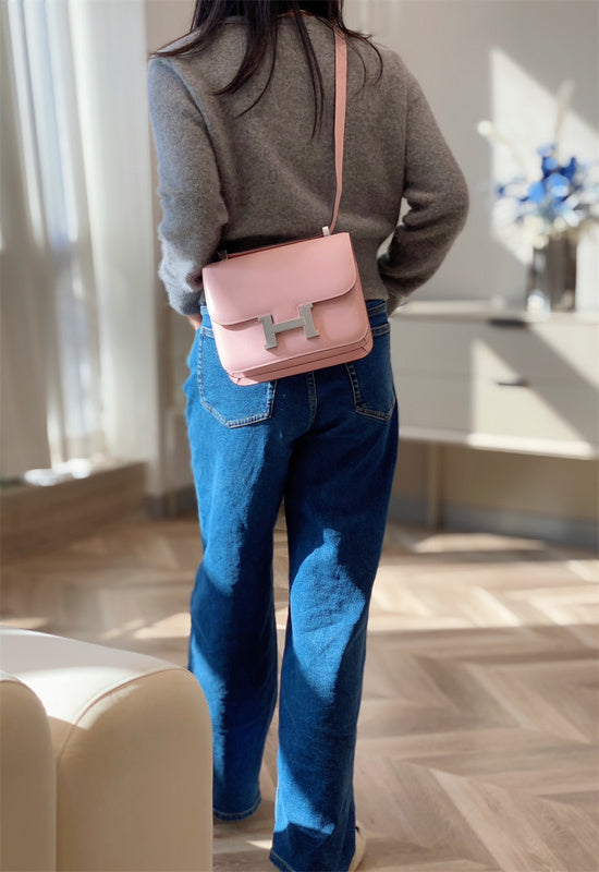 Streamlined bag women's premium everyday handbag
