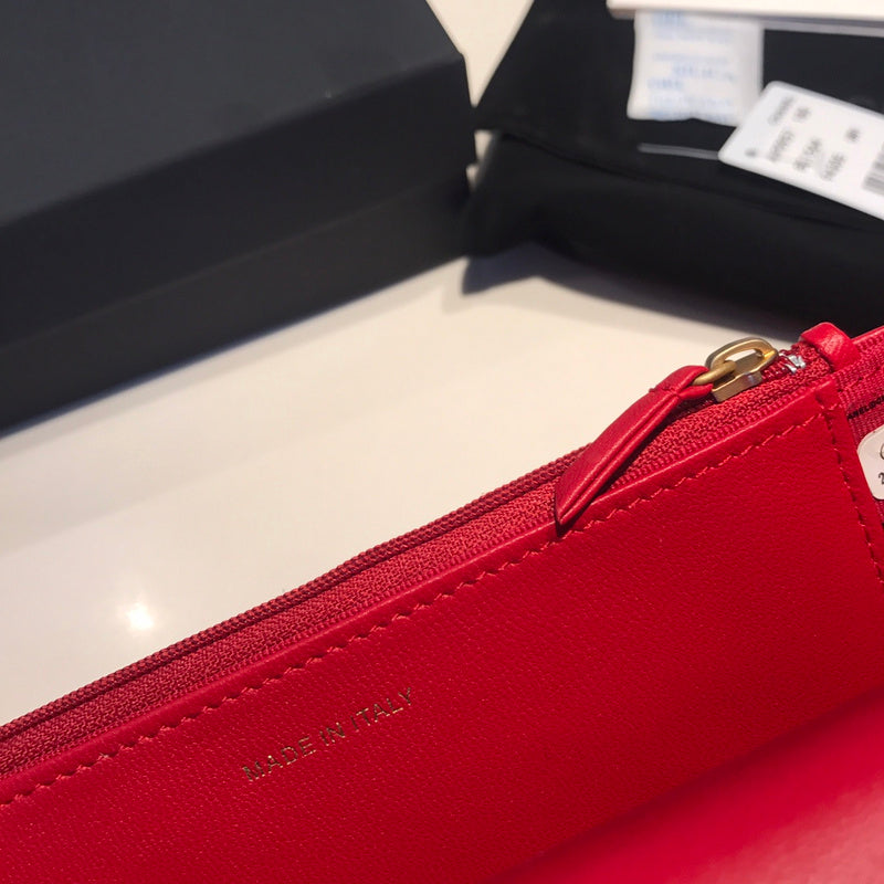 Zivas Charm Modern Edge Fashion Handbag (Considered Detail & Form) – Detail View