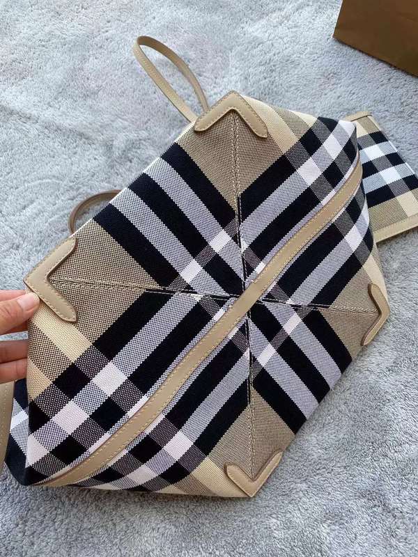 Ziva's Charm handbag – close-up view (one versatile size)