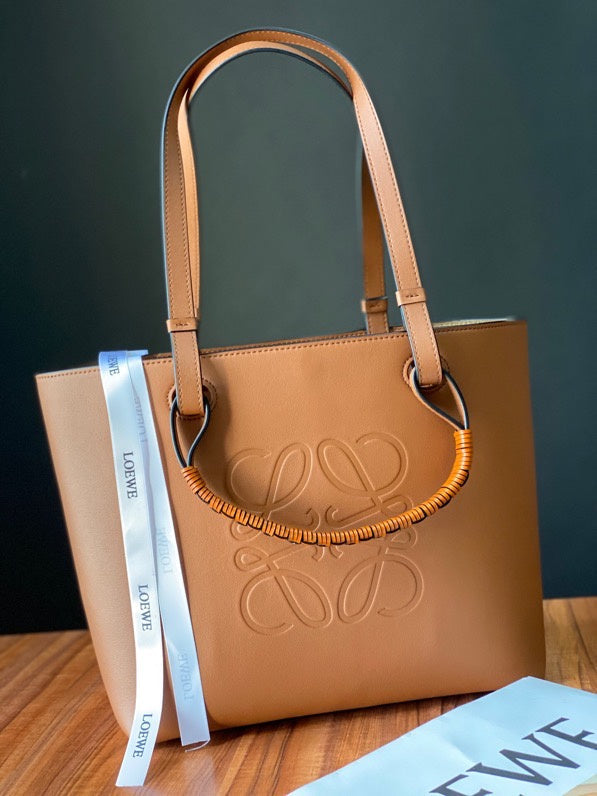 Ziva's Charm handbag – front view (29cm*25cm*14cm)