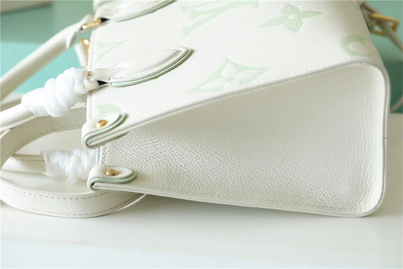  tote bag interior and compartment view 15