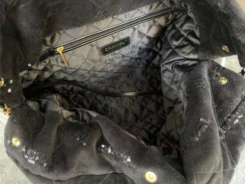 Zivas Charm Effortless Sophistication Everyday Handbag (Everyday Luxury Essential) – Lifestyle Shot