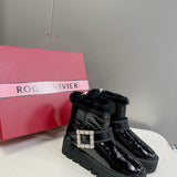 Side profile view of Roger Vivier luxury piece style No.077
