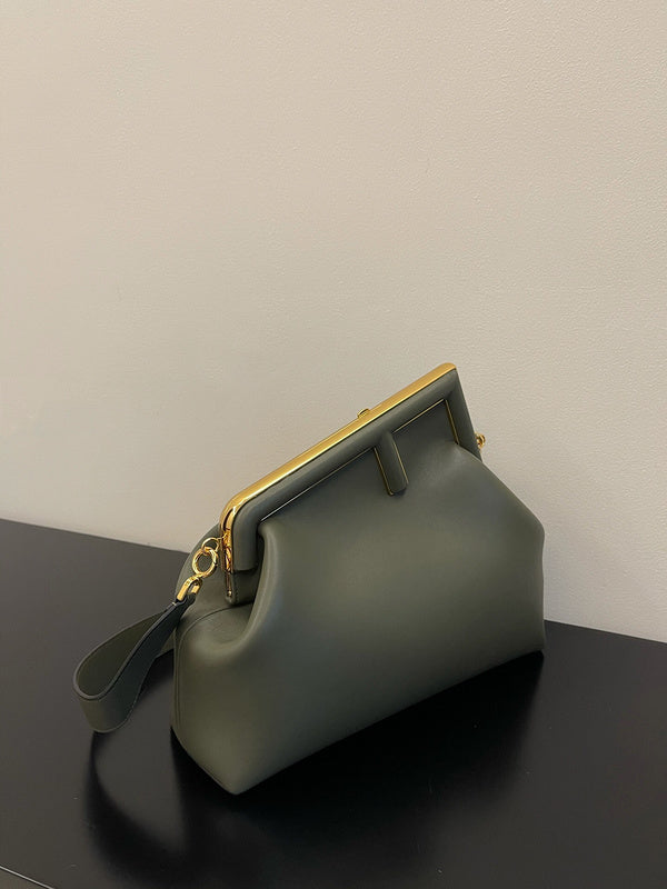 Ziva's Charm handbag – detail view (26cm*9.5cm*18cm)