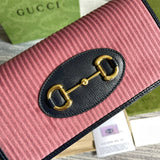 Handle and strap detail of everyday-luxe modern women's handbag – women's everyday handbag