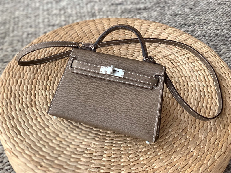  Classic structured bag carried on shoulder