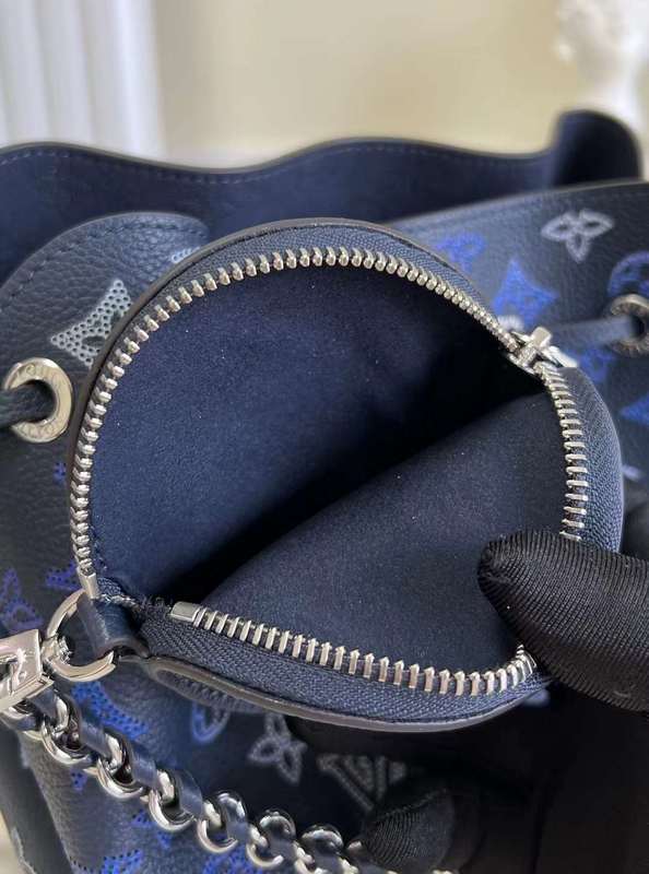 Front view of everyday-luxe polished women's handbag – women's designer-style accessory