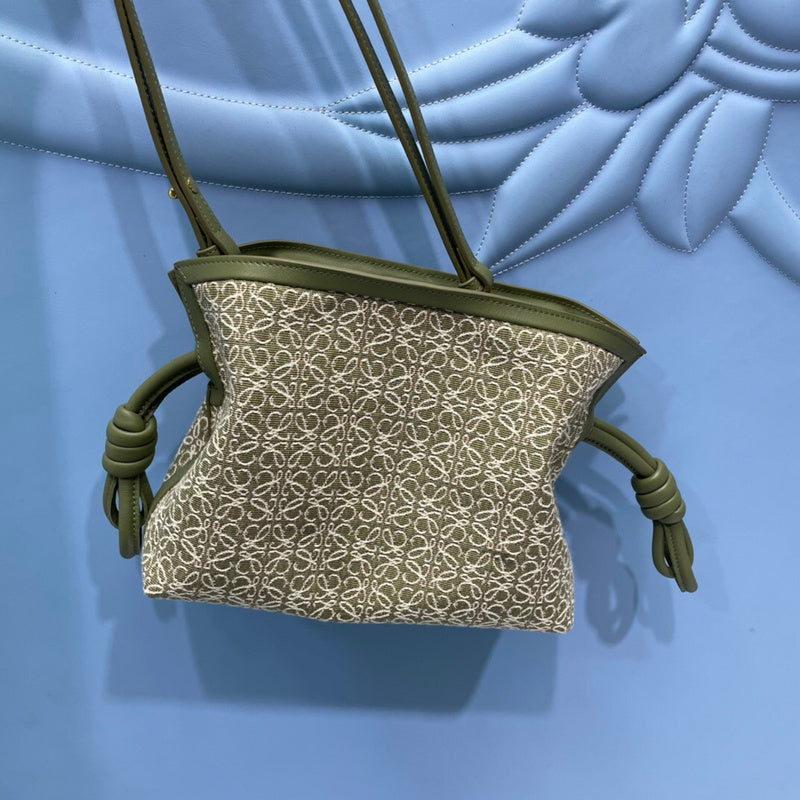 Ziva's Charm handbag – product shot (18cm*23.9cm*9cm)
