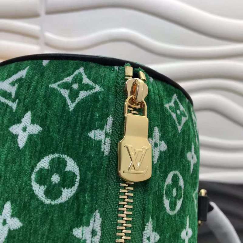 Handle and strap detail of elevated sleek women's handbag – women's everyday handbag