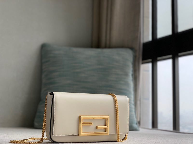 Ziva's Charm handbag – side angle view (21.5cm*3cm*13cm)