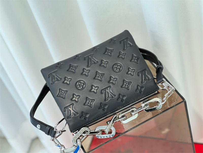  satchel close-up of hardware and finish