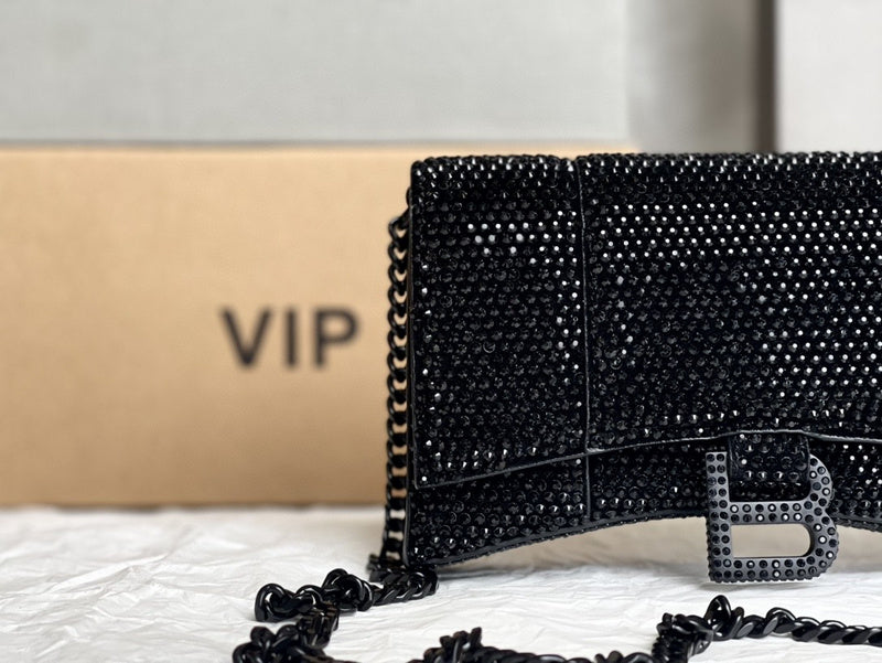 Zivas Charm Timeless Appeal Statement Handbag (Everyday Luxury Essential) – Close-Up Detail