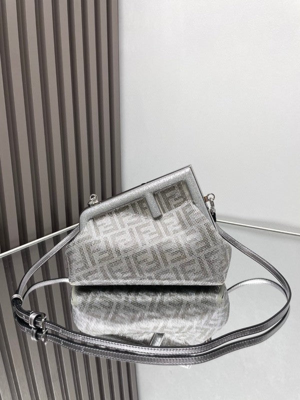 Ziva's Charm handbag – product shot (25cm*9cm*18cm)