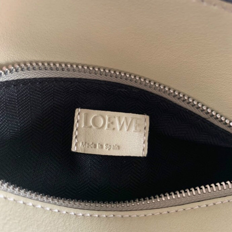 Ziva's Charm handbag – interior view (24cm*16cm*10cm)
