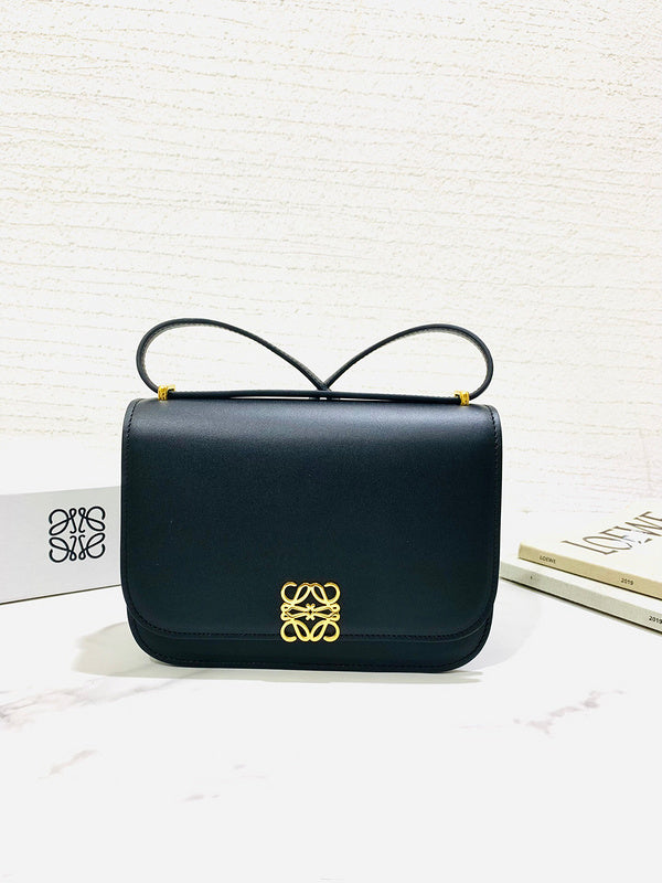 Ziva's Charm handbag – angled view (19cm*6cm*13.5cm)