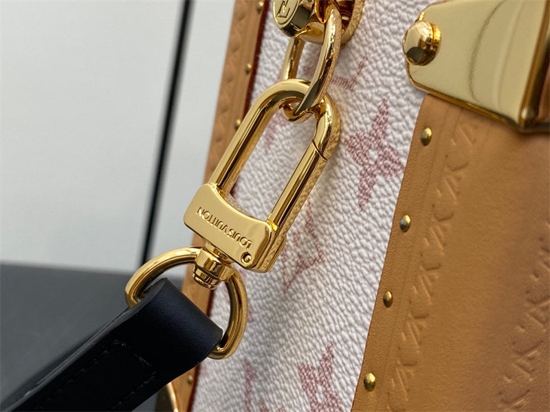  shopper bag interior and compartment view