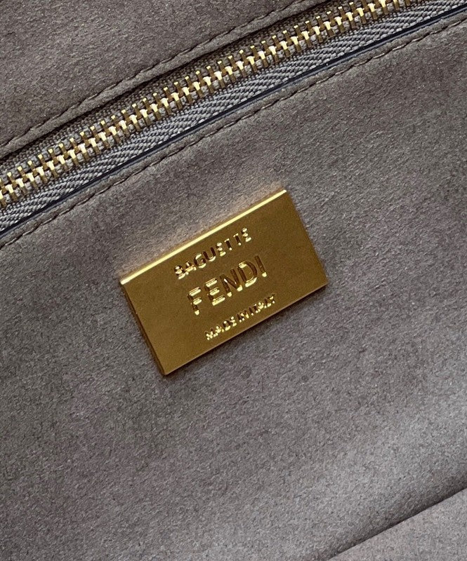 Ziva's Charm handbag – close-up view (27cm*6cm*15cm)
