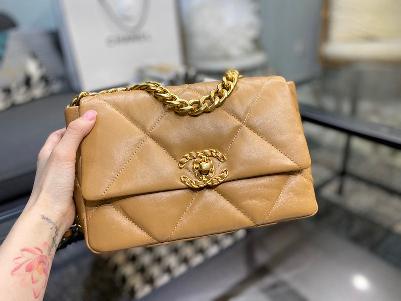 Zivas Charm Refined Structure Designer Handbag (Versatile Style Statement) – Styled Look