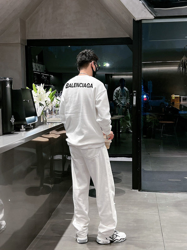 Styling view of Balenciaga luxury piece style No.076