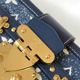 streamlined shoulder bag styled with outfit