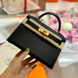  Minimalist shoulder bag carried on shoulder 10