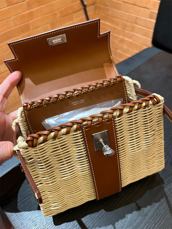  shopper bag interior and compartment view