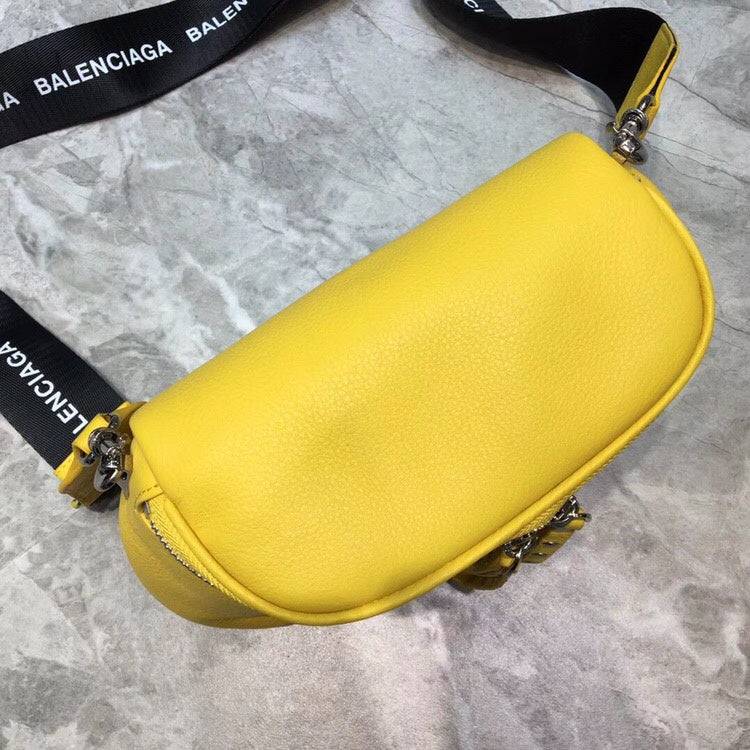 Sophisticated Vegan Leather Handbag - Understated Luxury Look | Women's Luxury Handbag #739 - hardware and detail close-up (image 5) of designer-inspired handbag