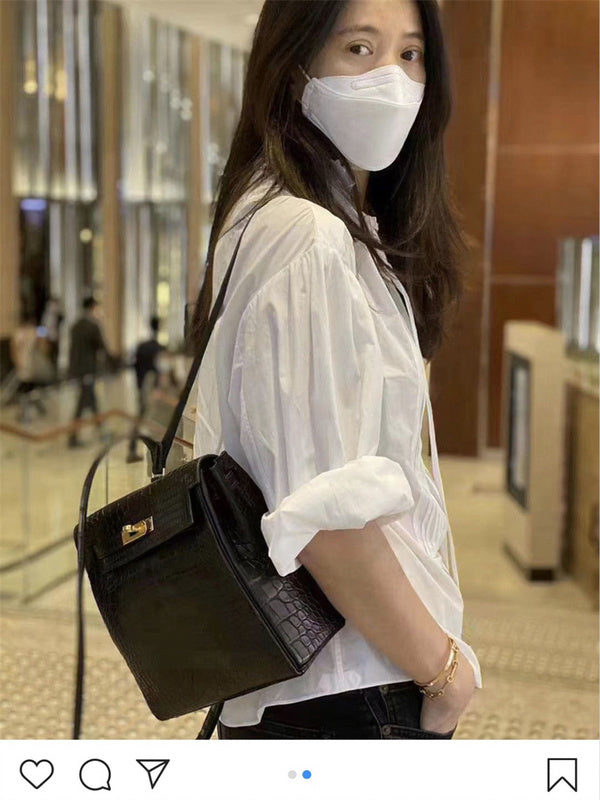 Effortless handbag styled for everyday wear