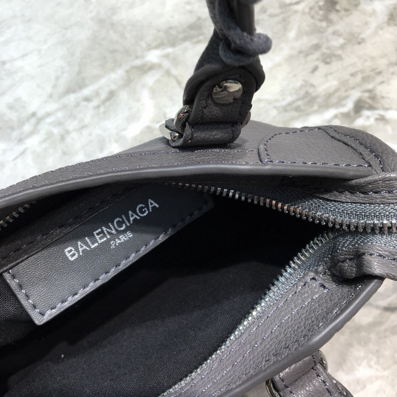 Bold Faux Leather Handbag - Everyday Elegance | Women's Premium Handbag #686 - texture close-up (image 9) of designer-inspired handbag
