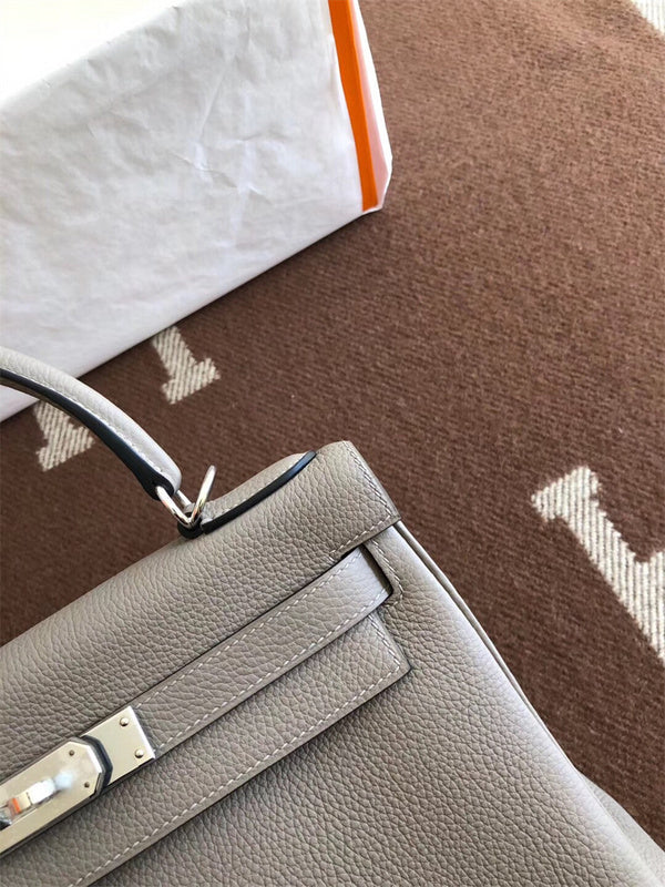 Streamlined bag women's premium everyday handbag
