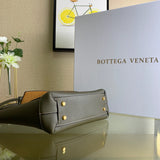 Elegant Premium PU Leather Handbag - Everyday Elegance | Women's Fashion Handbag #1753 - close-up detail shot (image 3) of designer-inspired handbag
