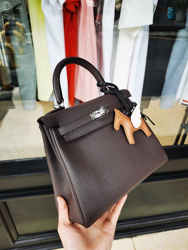  Sophisticated crossbody bag front view 7