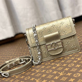  Streamlined shoulder bag carried on shoulder 10