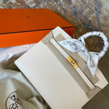  satchel close-up of hardware and finish