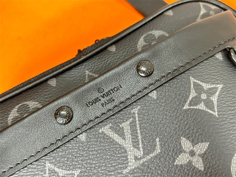  structured bag close-up of hardware and finish