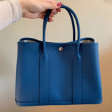  Minimalist shoulder bag front view 7