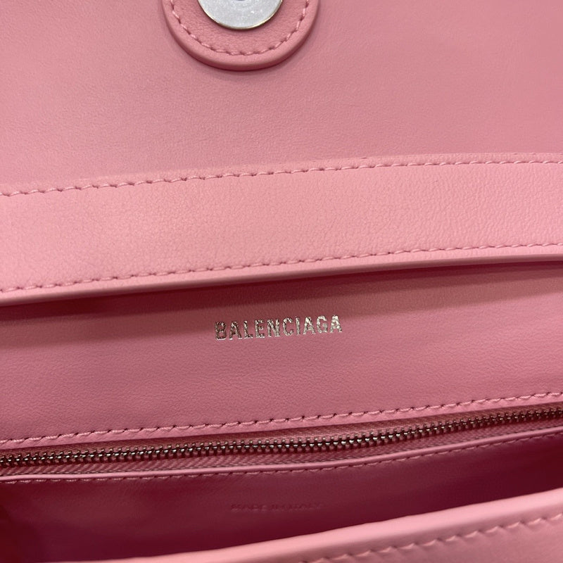 Zivas Charm Streamlined Design Statement Handbag (Versatile Style Statement) – Detail View