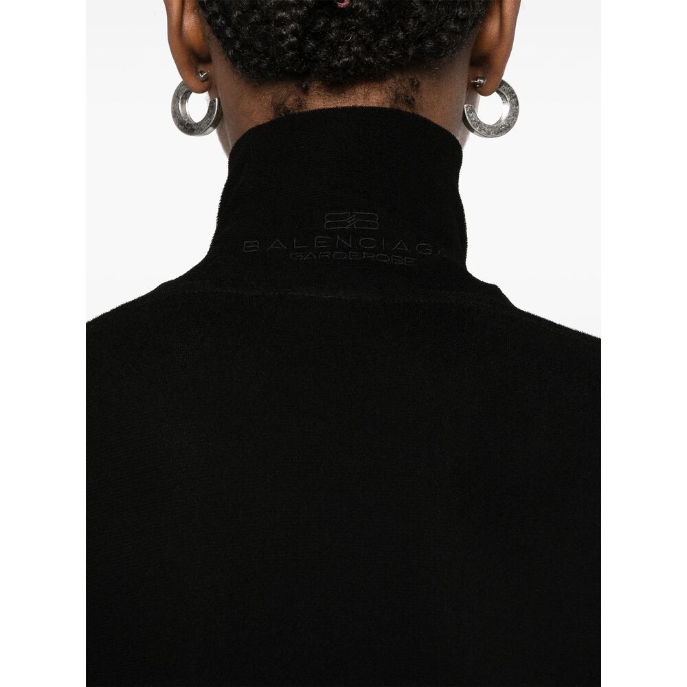 Balenciaga premium tee shirts detail and craftsmanship close-up