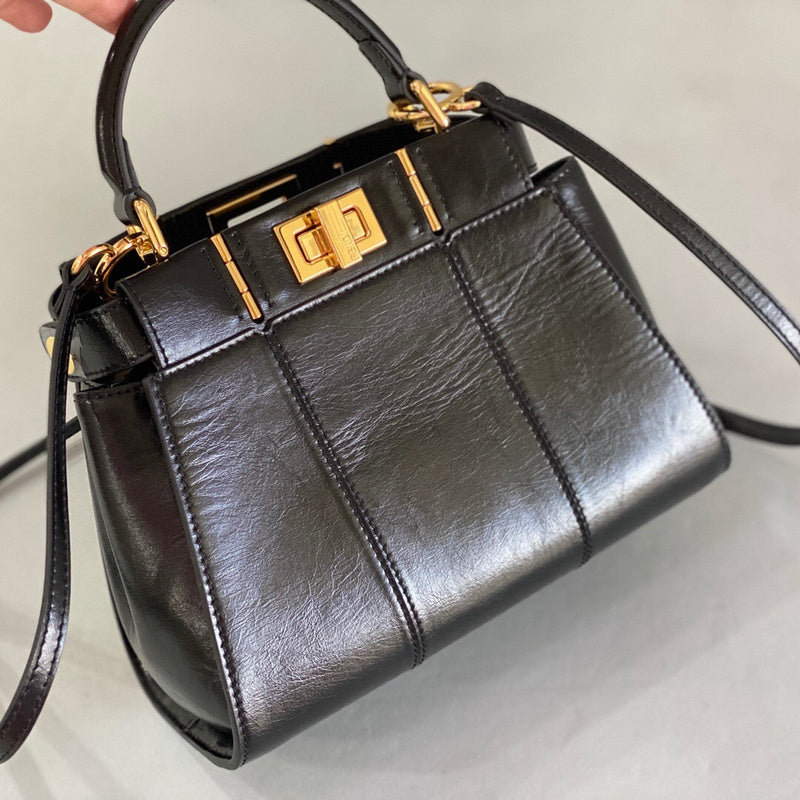 Ziva's Charm handbag – detail view (Standard Size)