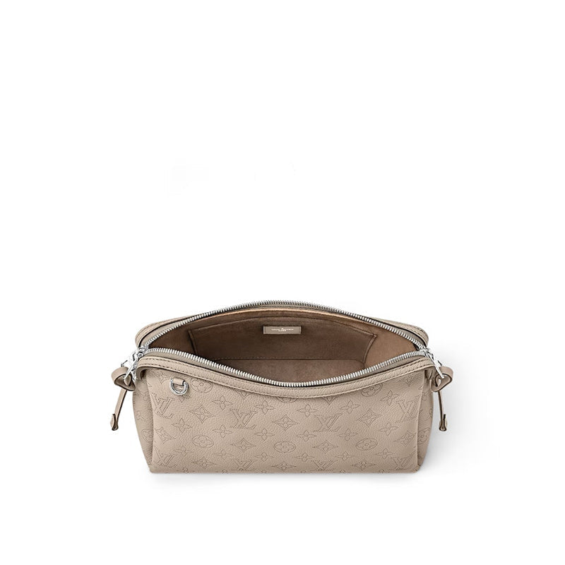  streamlined structured bag detail view showing craftsmanship 14