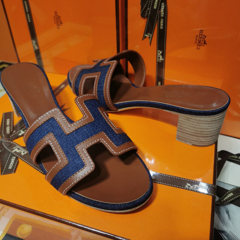 Hermès Chocolate Brown Platform Sandals - Toe Detail View