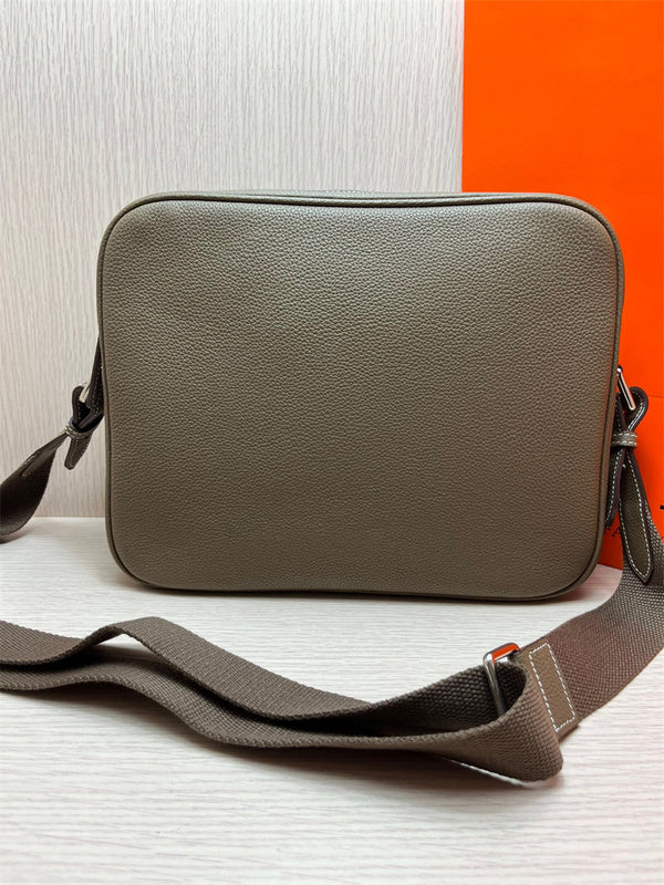  modern everyday bag styled with outfit 18