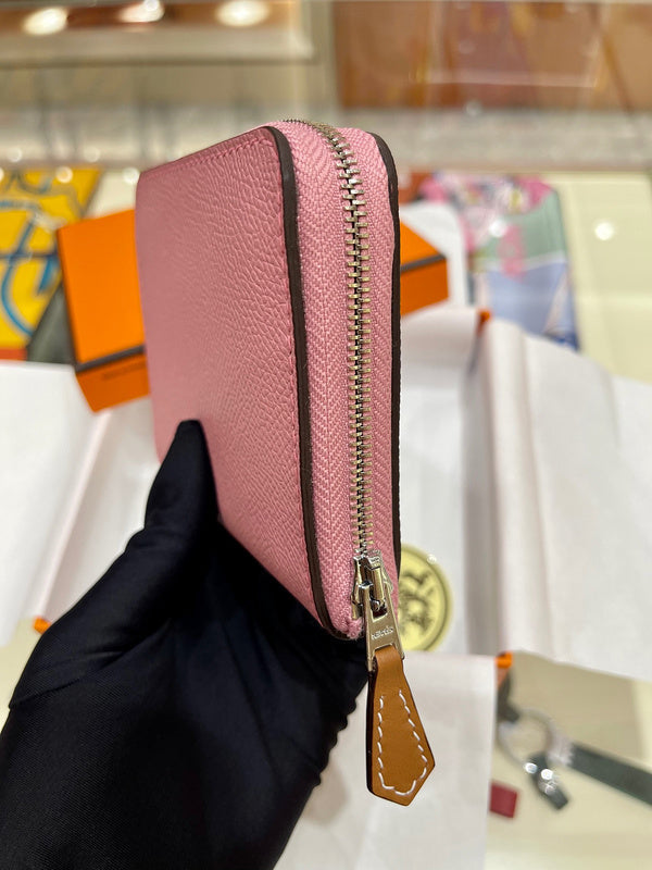 Close-up detail of fluid bag design