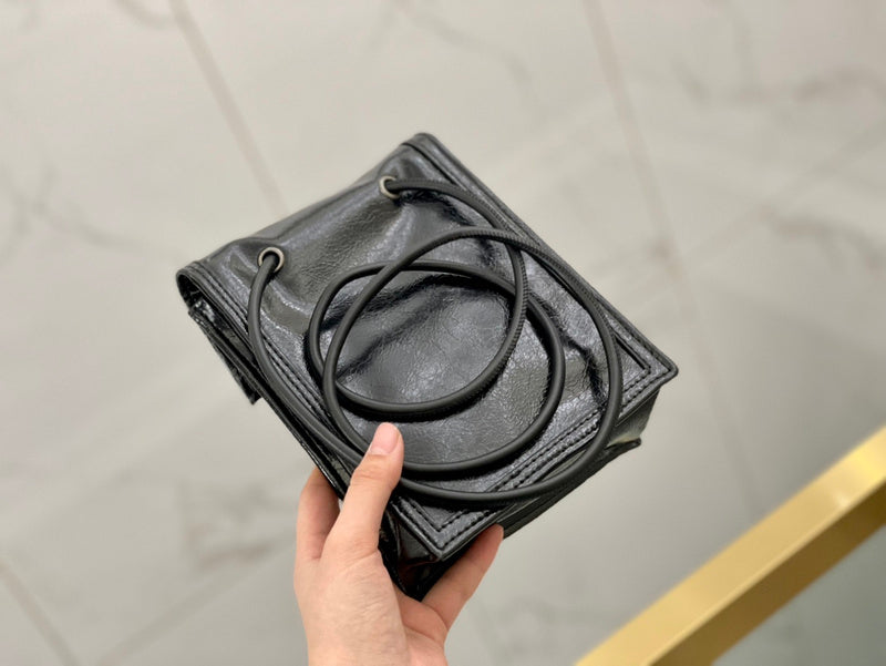 Ziva's Charm handbag – carry view (one versatile size)